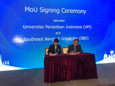 Penandatanganan MoU oleh Rektor UPI dengan Perwakilan dari Southeast Bangkok University